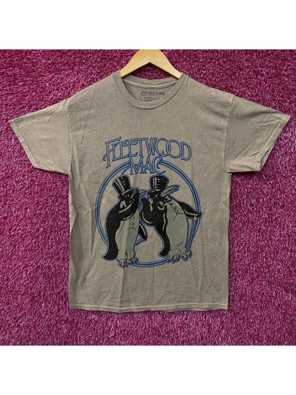 Fleetwood Mac "Penguins" Graphic T-shirt Medium